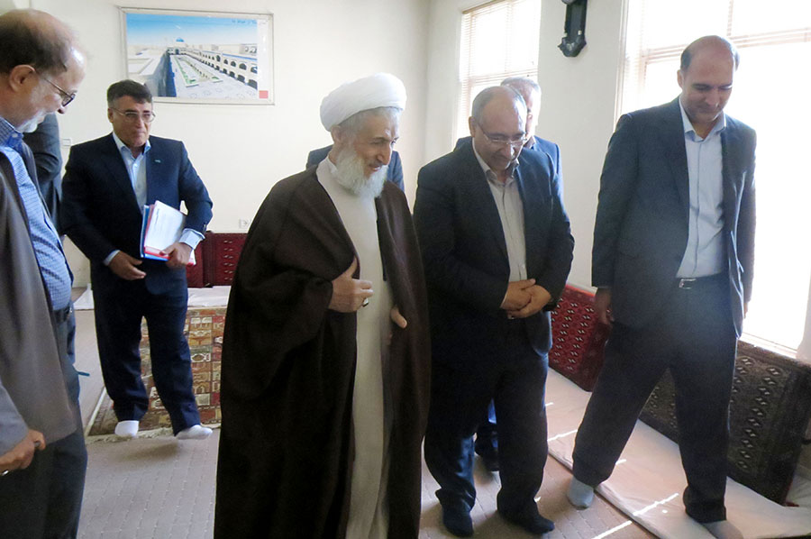 دیدار عضو هیئت مدیره بانک دی با امام جمعه موقت تهران